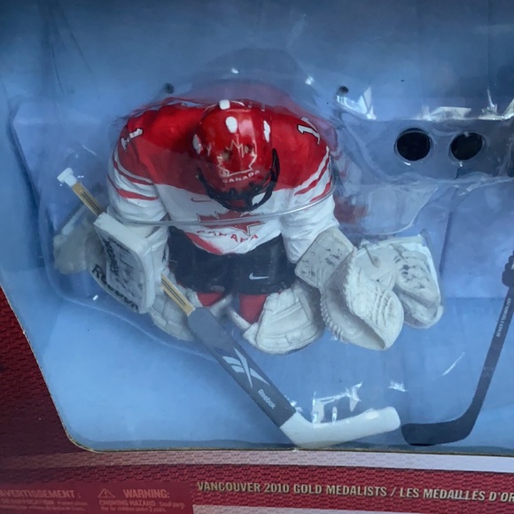 NWT Sidney Crosby Roberto luongo action figures - Picture 2 of 10